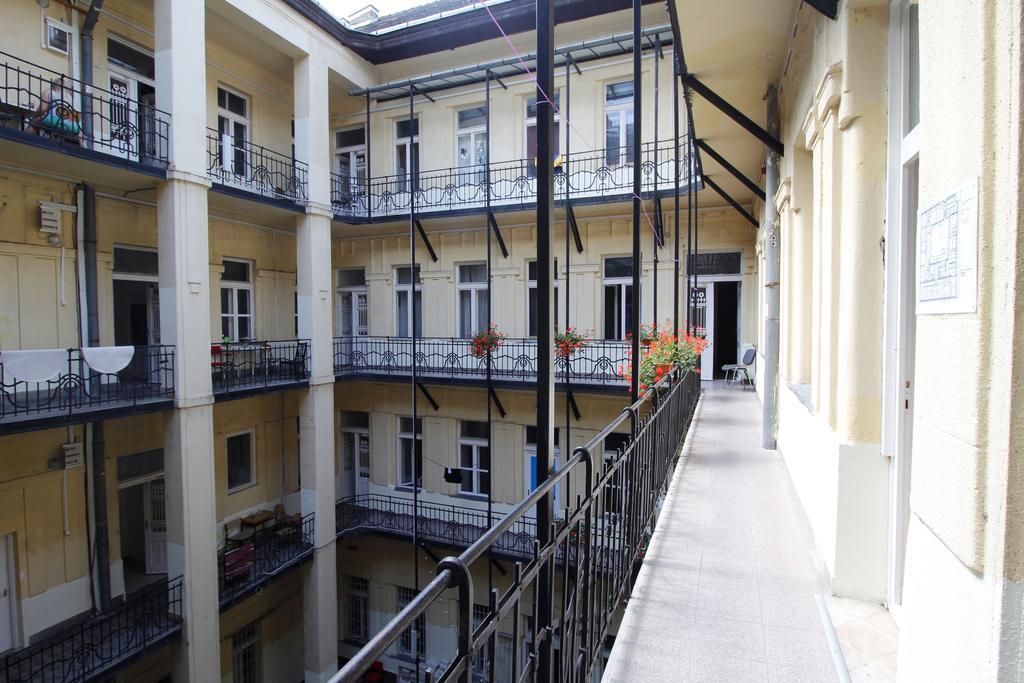 Dbc Hostel Будапешт Экстерьер фото